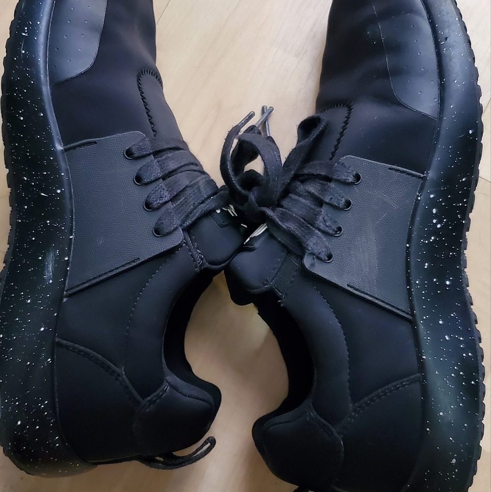 Woman's Snibbs Shoes